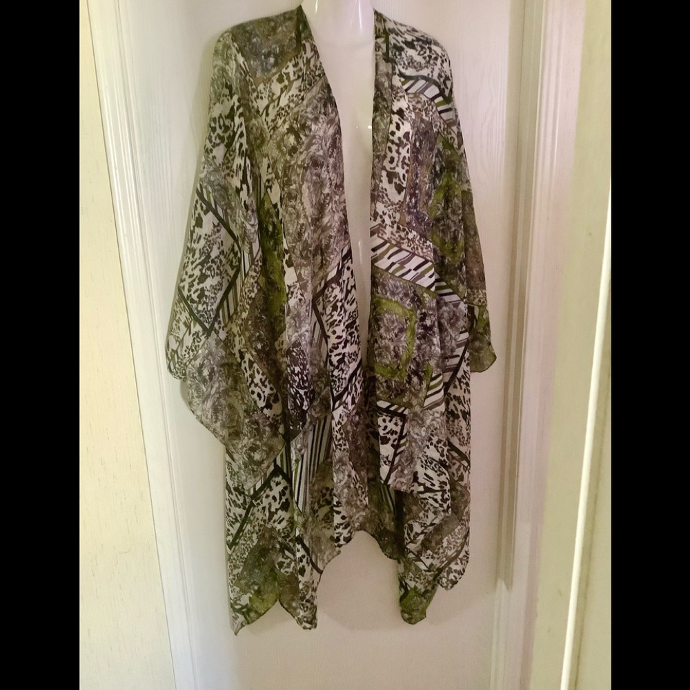 Coverup green beige gray size XL in excellent shape good for beach or pool.